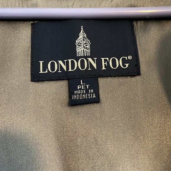 London Fog ladies trench coat. - Picture 7 of 8